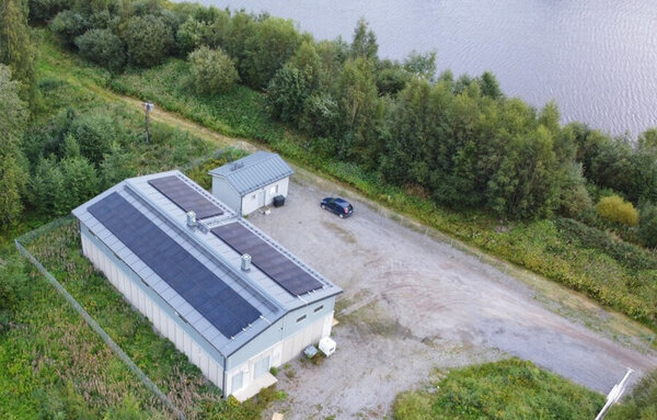 <b>Kvevlaxin jätevedenpuhdistamo, aurinkopaneelit</b>